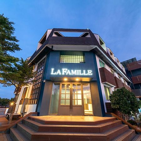 מלון יאנגיאנג La Famille מראה חיצוני תמונה